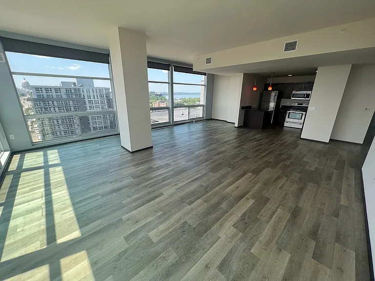 Galaxie High Rise Apartments — Photo 258