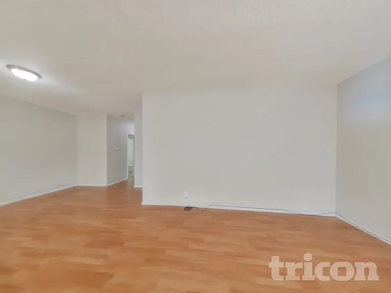 573 Laurel St — Photo 2