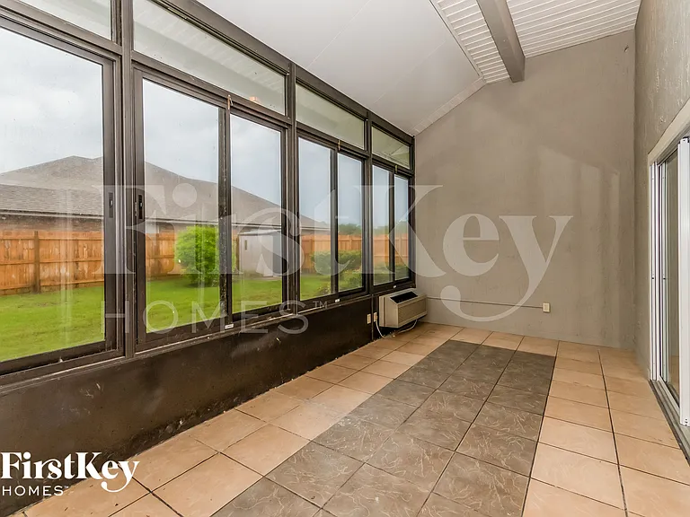 2970 Thorncrest Dr — Photo 13