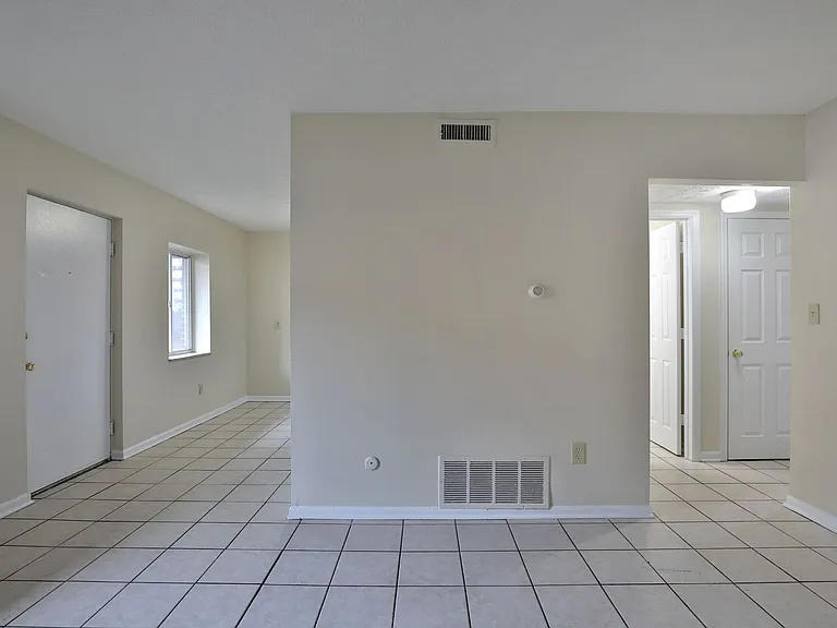 450 E Norwich Ave — Photo 11