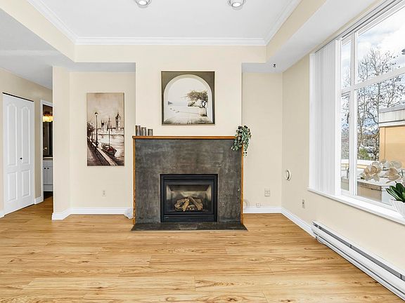5th image of 2340 Hawthorne Ave #404