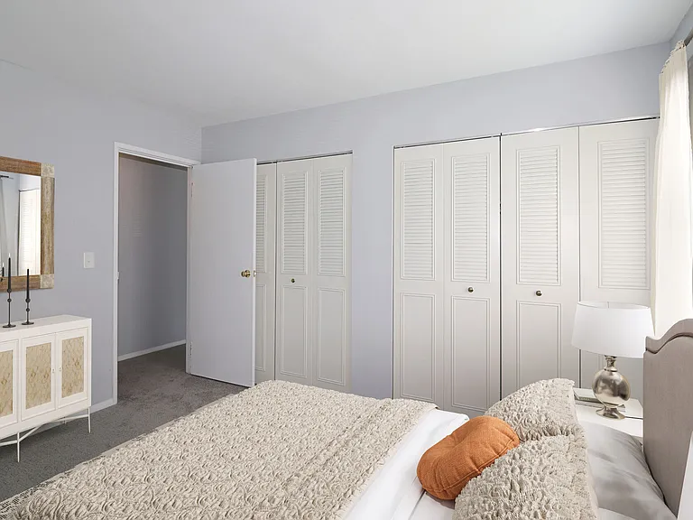 Greenbriar Hills Apartments — Photo 4