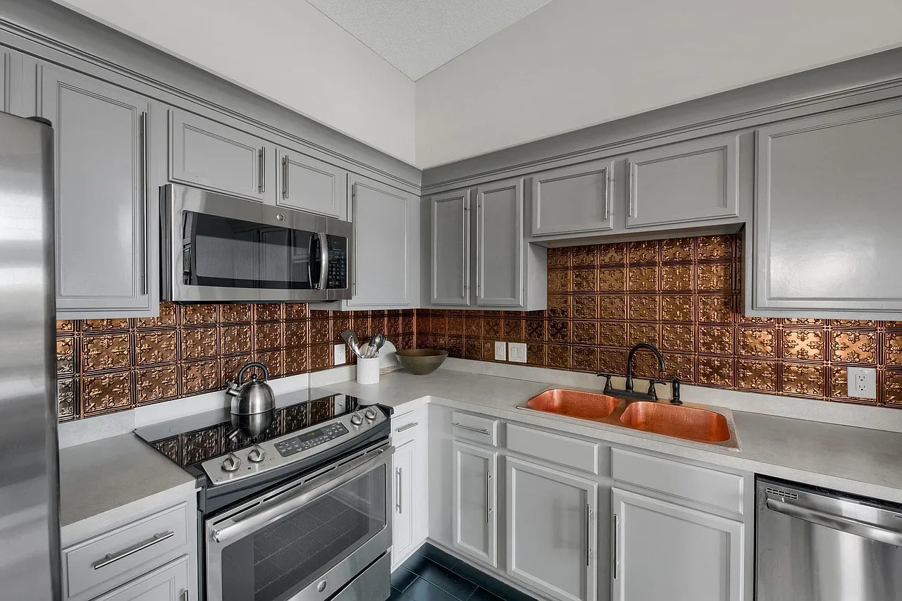 1 bed, 689 sqft, $1,975 — Photo 4