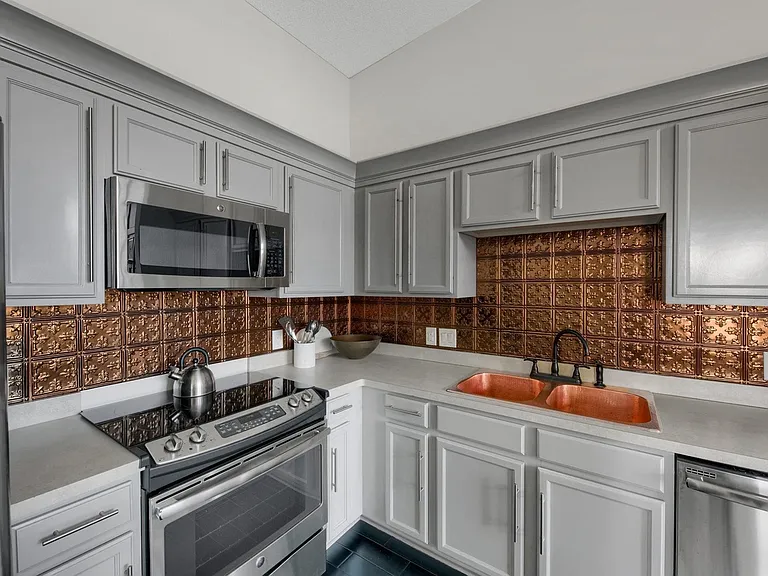 3310 Nicollet Ave #409 — Photo 4