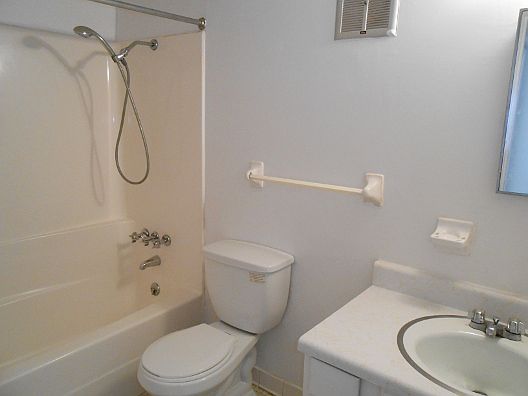 1st image of 450 Oakwood Ave