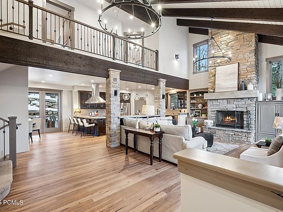 2nd image of 2060 Paddington Dr