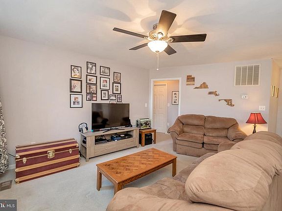 3rd image of 8706 Jenny Ln