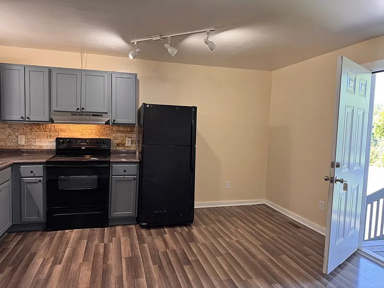 1240 Old Liberty Rd — Photo 16
