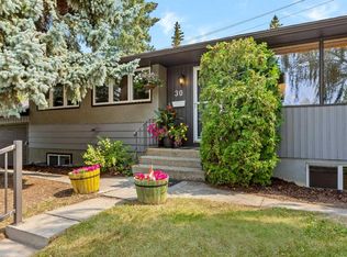 30 W Gateway Dr SW, Calgary, AB T3E 4J7