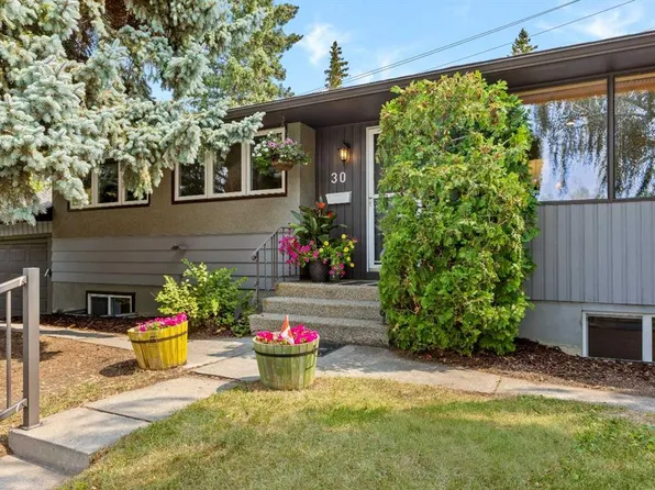 30 W Gateway Dr SW, Calgary, AB T3E 4J7