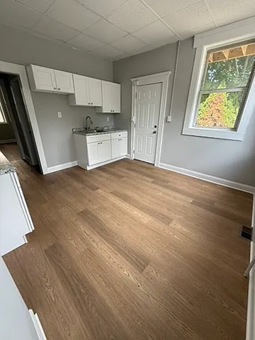 2 bed, 800 sqft, $1,900 — Photo 2