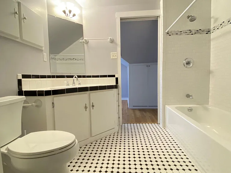 2805 NE 59th Ave — Photo 18