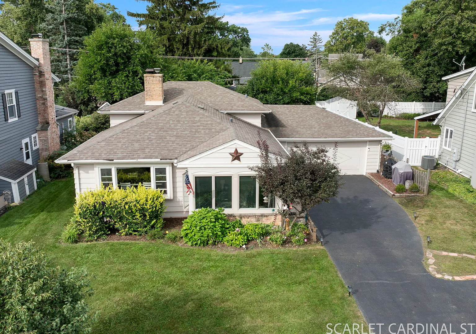 3 bed, 1.5 bath, 1798 sqft, $3,200 — Photo 2