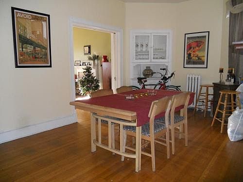 3rd image of 664 W Oakdale Ave APT 1