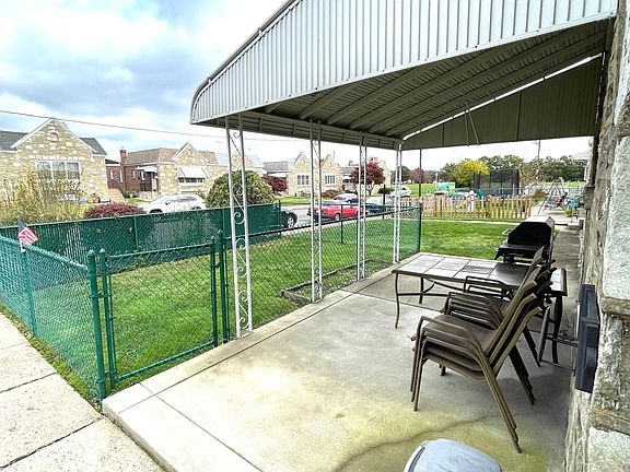 5th image of 2312 Oakmont St