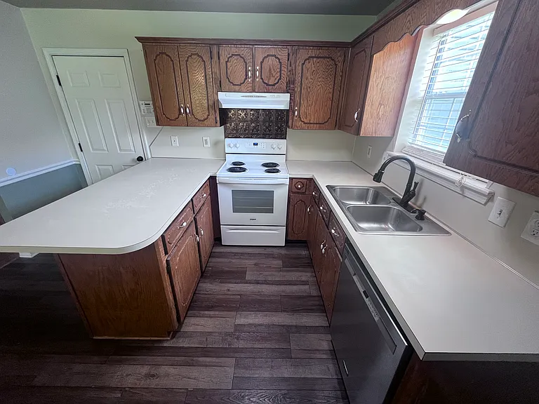 28 Burns Dr — Photo 15