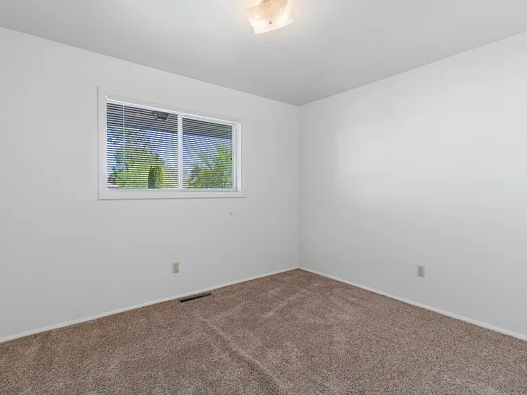 1344 Elmwood Cir — Photo 13