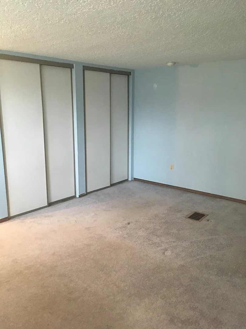 Sprawling Floorplan — Photo 4