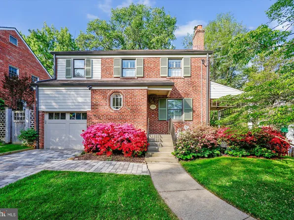 2724 Colston Dr, Chevy Chase, MD 20815