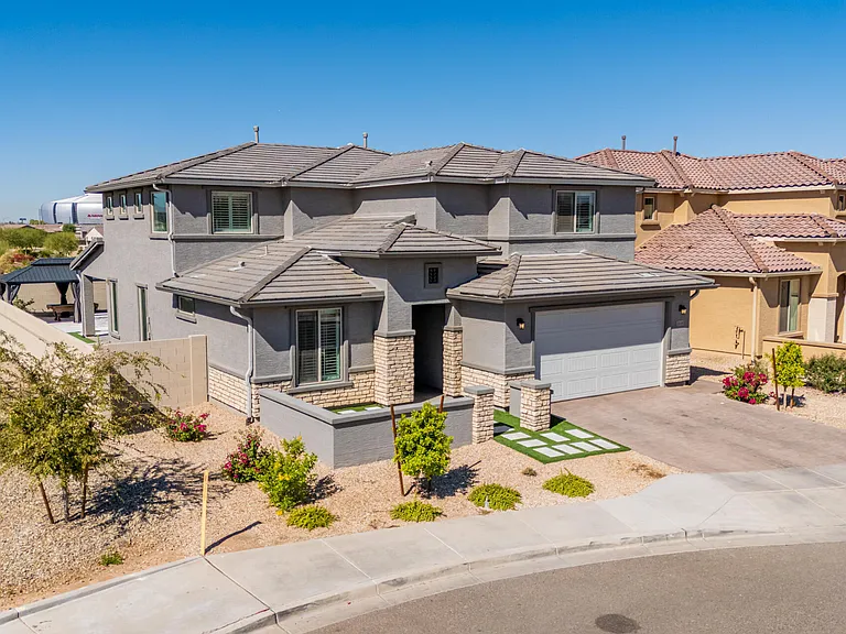 5654 N 88th Ln — Photo 59
