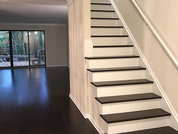 4th image of 1234 Woodcrest Cir #129