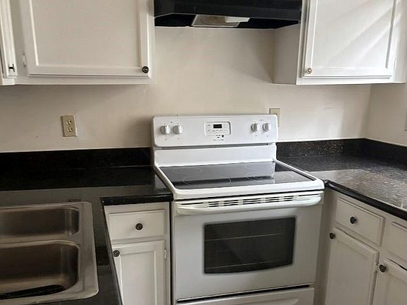 4th image of 9901 Sharpcrest St #9