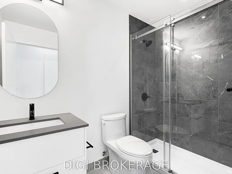 560 Rideau St #704 — Photo 16