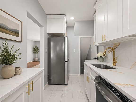 5th image of 2548 Mickle Avenue