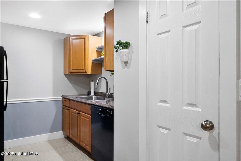 5th image of 31 Thimbleberry Road
