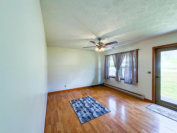 3rd image of 1365 Mahone St