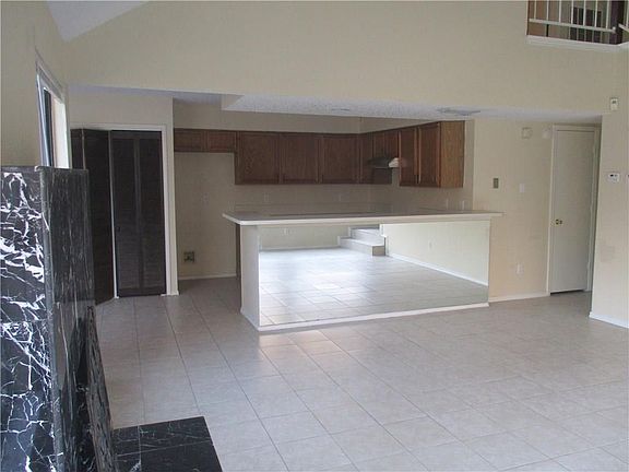 4th image of 10631 Woodleaf Dr
