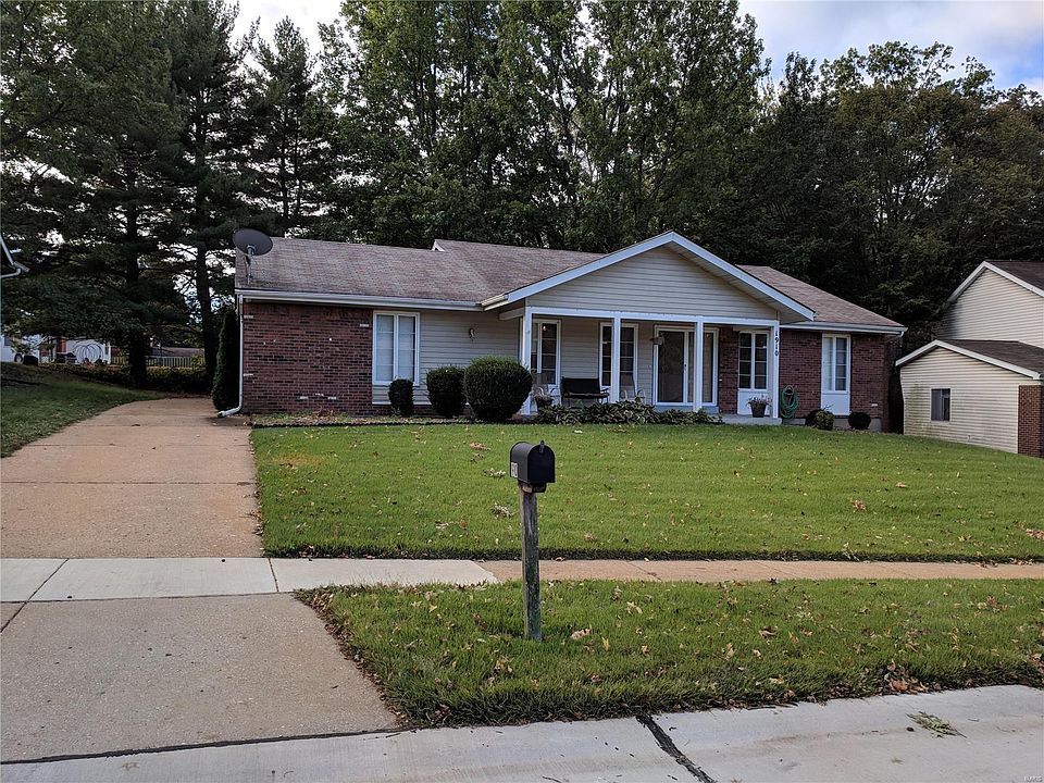 1st image of 1910 Cathedral Hill Dr