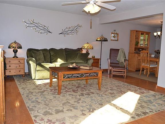 2nd image of 212 N Rose Dr