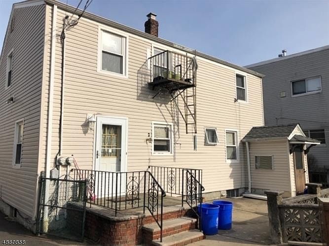 2nd image of 37 Lindsley Pl