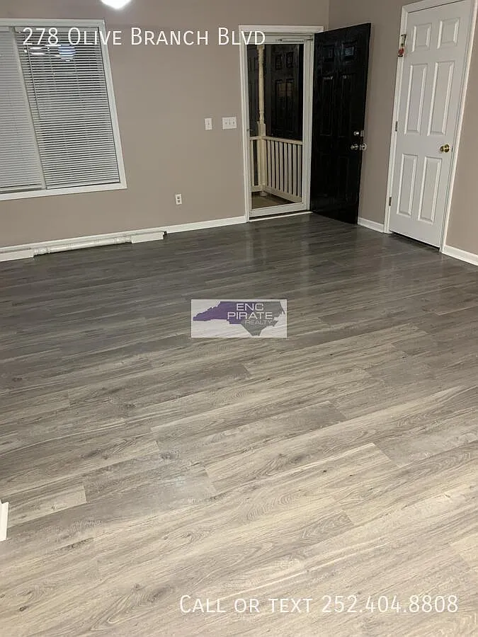 4 bed, $1,700 — Photo 4