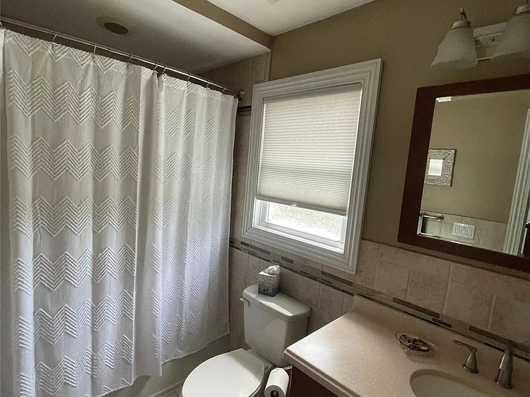 11 Charlotte Pl — Photo 30
