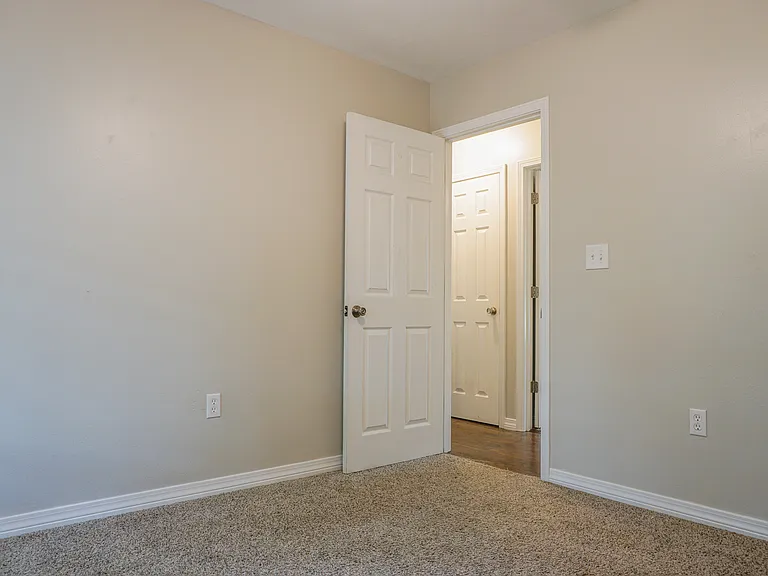 6115 Willow Ln N — Photo 2