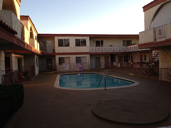2nd image of 1146 E Lexington Dr #31