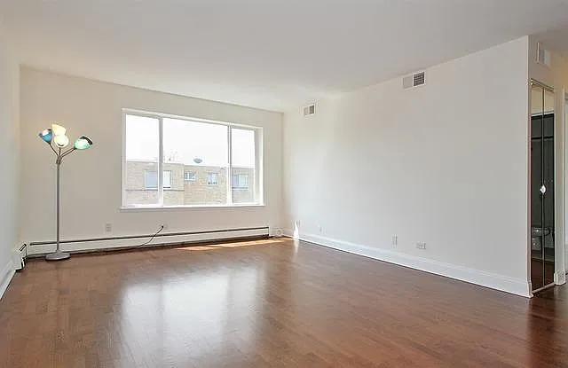 8232 Niles Center Rd #307 — Photo 2