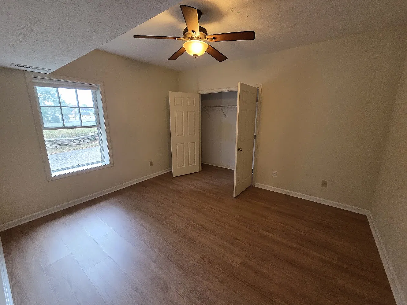 2 bed, 1247 sqft, $1,350 — Photo 4