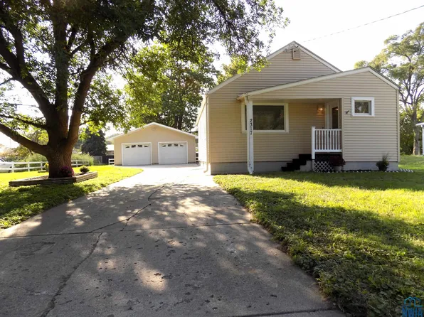 2317 Center St, Sioux City, IA 51103