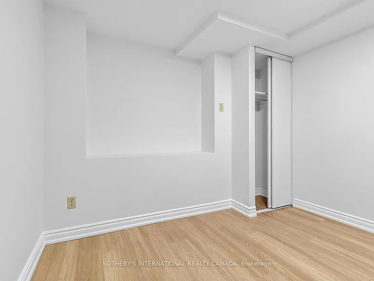 11 Valley Centre Dr #BASEMENT — Photo 31