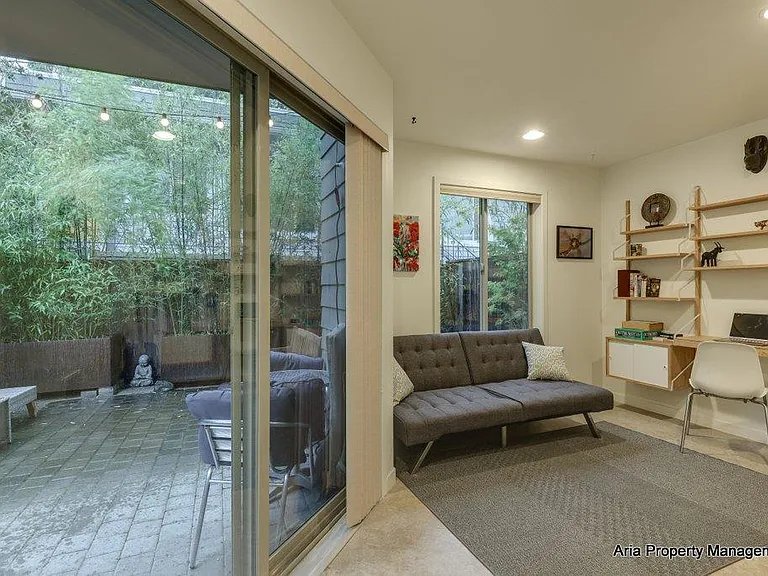 163 SE 13th Ave — Photo 6
