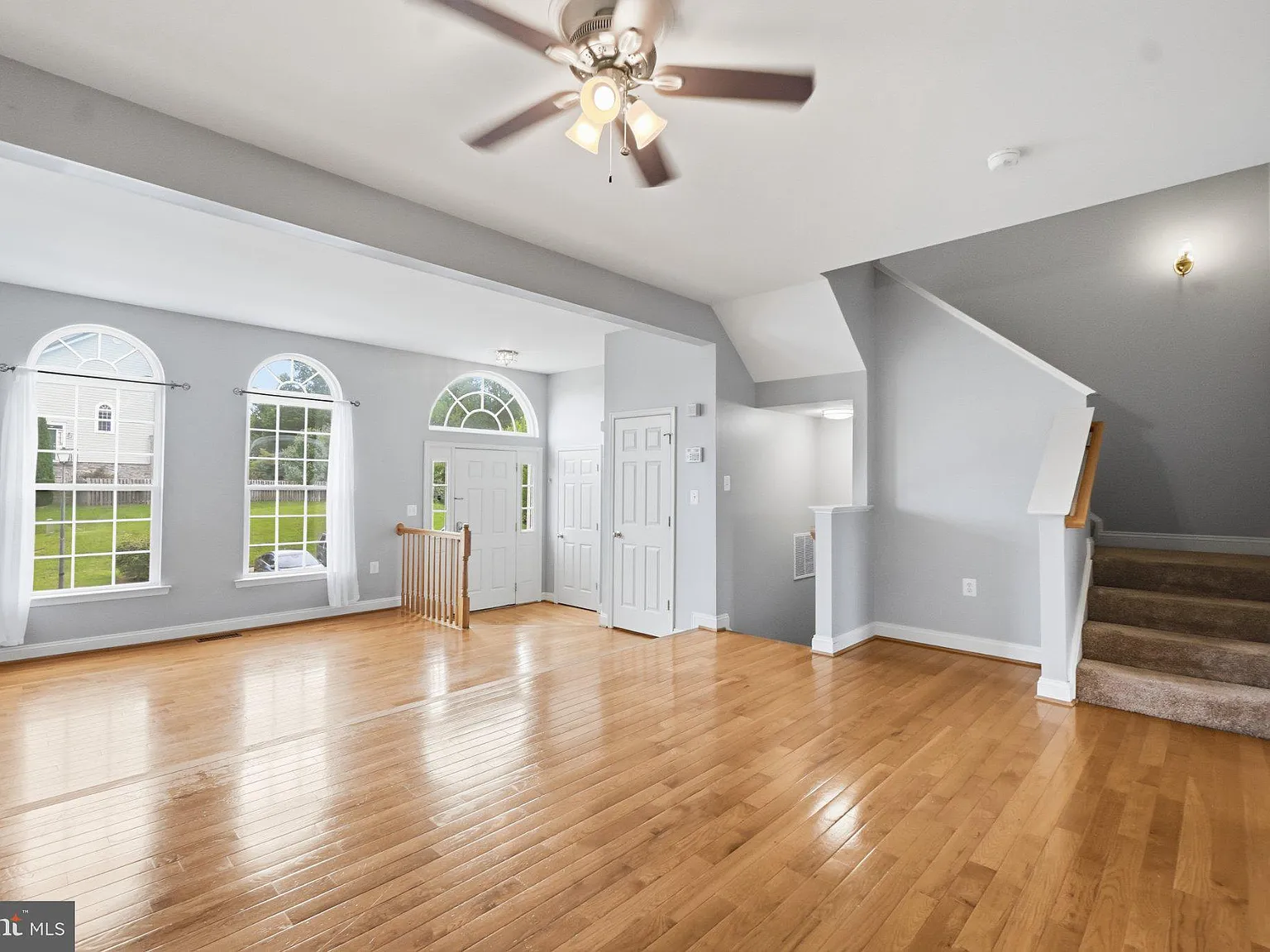 3 bed, 3.5 bath, 2536 sqft, $3,100 — Photo 3