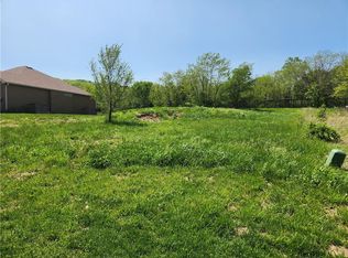 1933 Edgewood Dr, Leavenworth, KS 66048