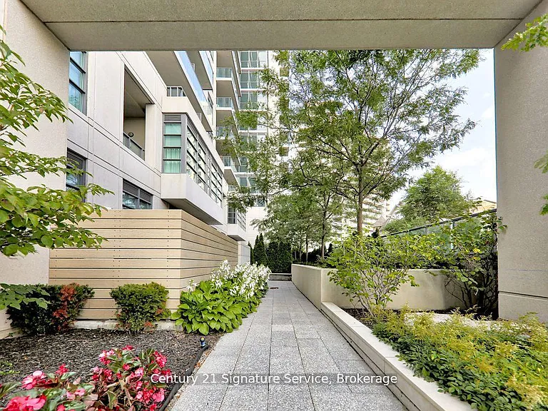 35 Brian Peck Cres #Penthouse 18-18 — Photo 16