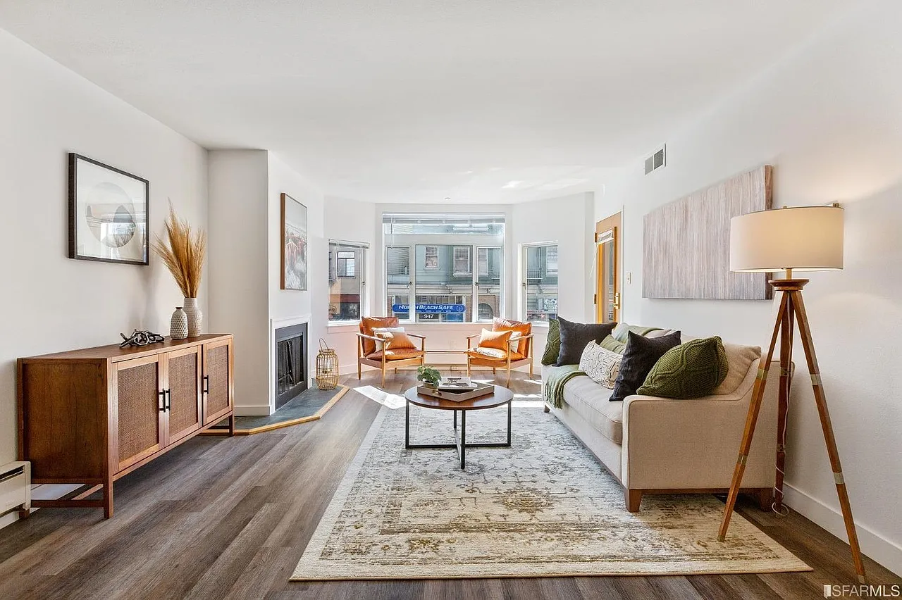 1 bed, 834 sqft, $6,899 — Photo 1
