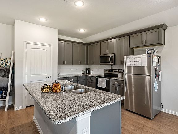 5th image of 124 Willowbend Loop
