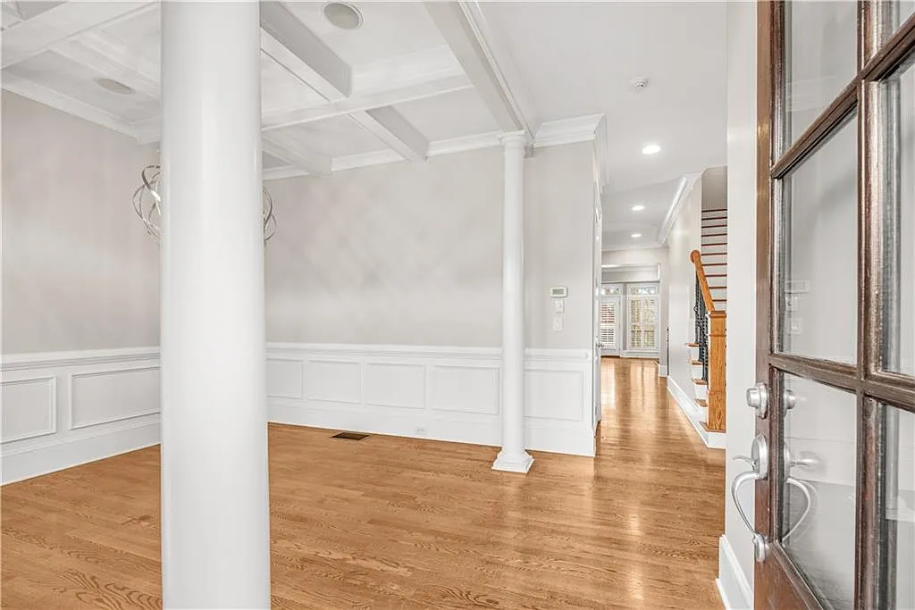 4 bed, 3.5 bath, 2068 sqft, $4,400 — Photo 2