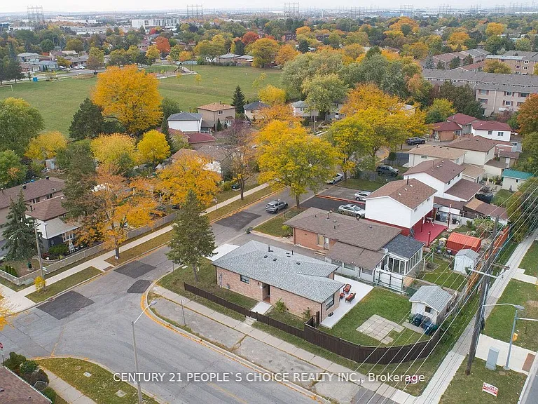 2 Betteridge Ln W — Photo 27
